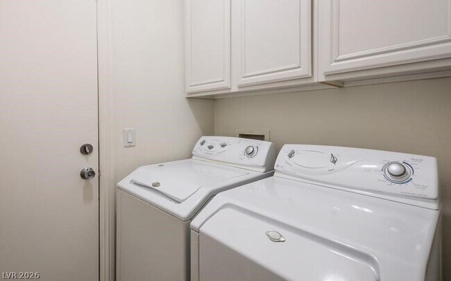 Building Photo - 1024 Brinkman St