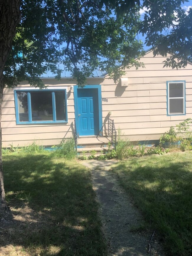 Building Photo - Spacious| Pet Friendly| Garage