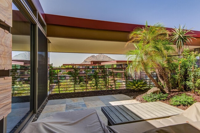 Building Photo - 7137 E Rancho Vista Dr