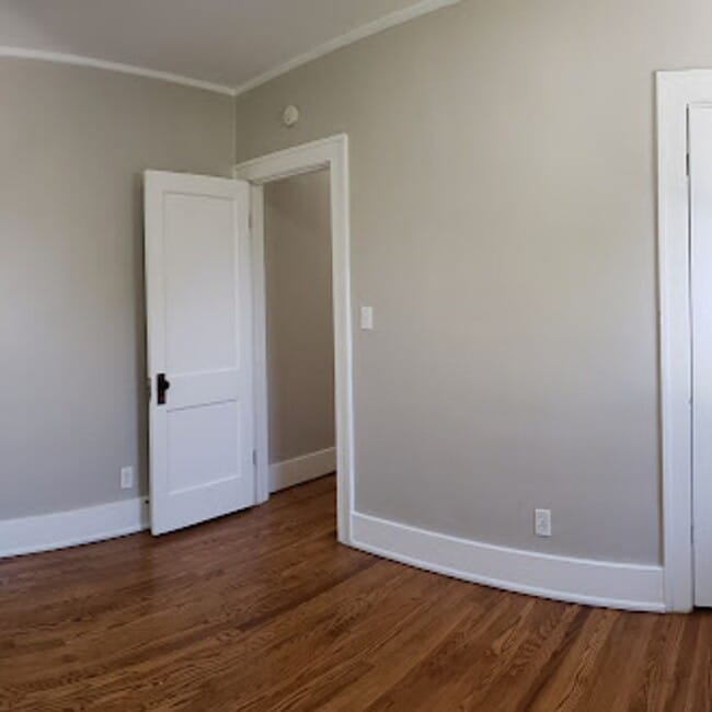 Building Photo - Fully Renovated 3BR Multi-Level Home with New Appliances