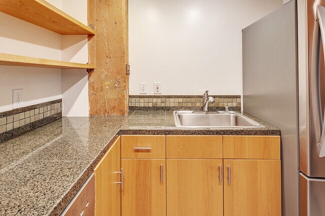 Building Photo - 461 2nd St