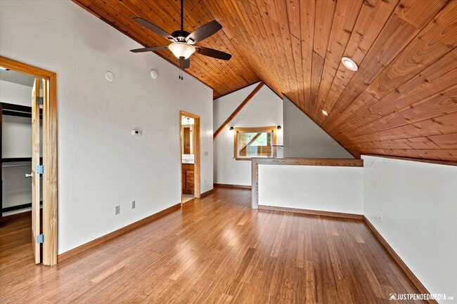 Building Photo - Hillside Retreat