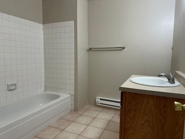 Building Photo - One Bedroom For Rent