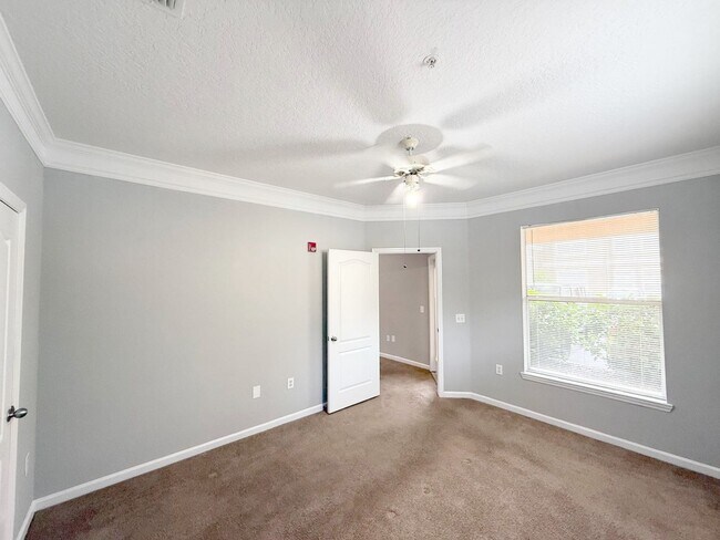 Building Photo - 8848 Villa View Cir