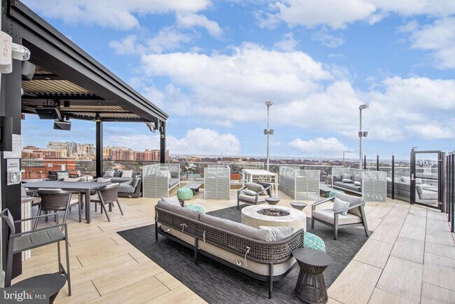 Building Photo - 1021 N Garfield St