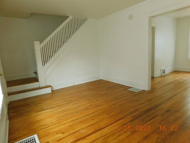 Building Photo - 142 Pingree Ave