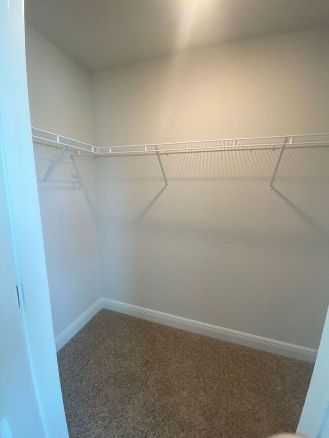 Building Photo - Modern, Spacious & Efficient Townhome in Lynn Haven! *1/2 OFF Security Deposit for Active-Duty Mi...