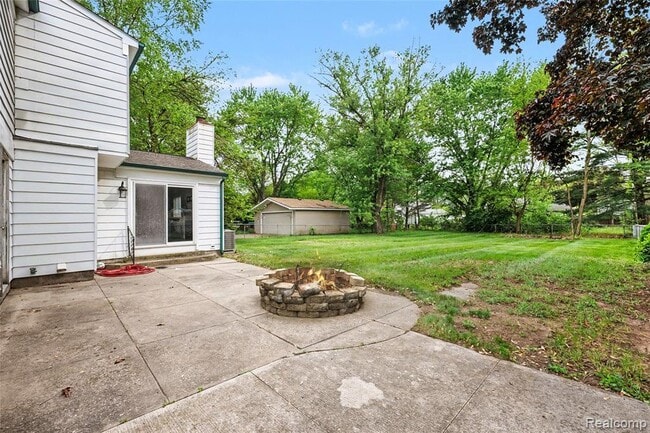 Building Photo - 12800 Daily Dr
