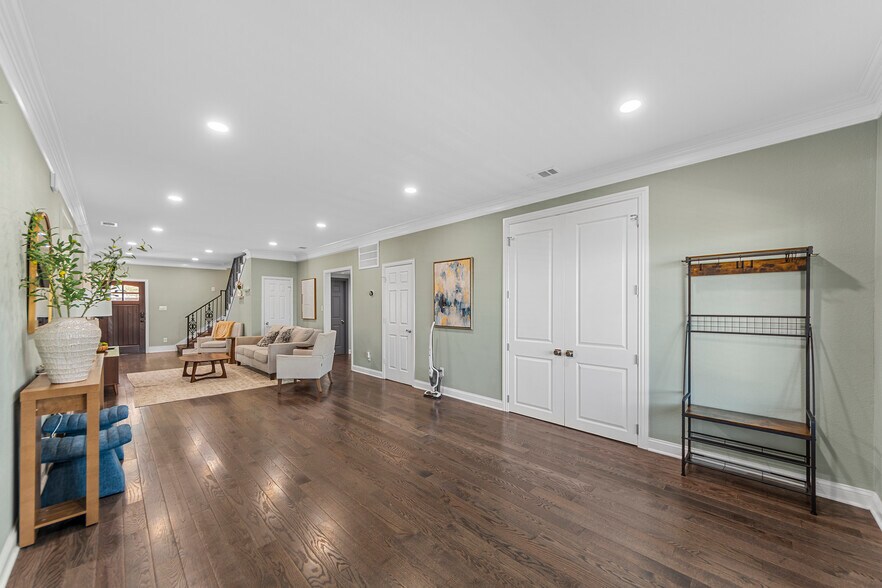 Building Photo - 3316 Inwood Rd