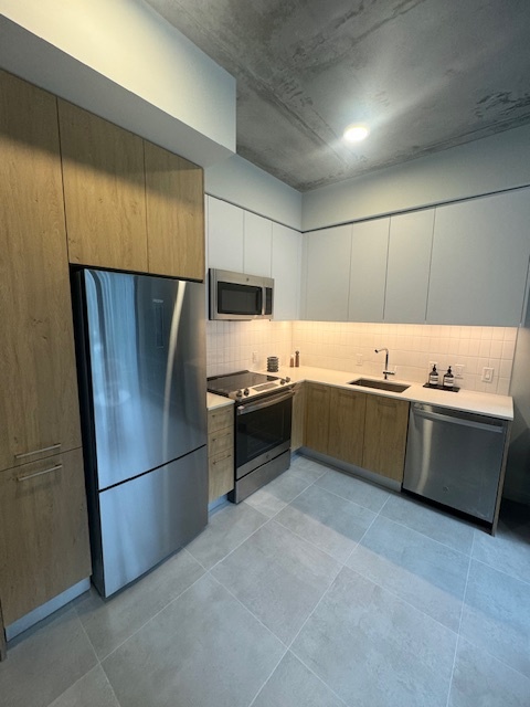 KITCHEN - 251 NW 29th St