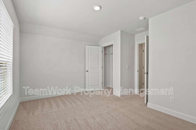 Building Photo - 316 Long Pier St