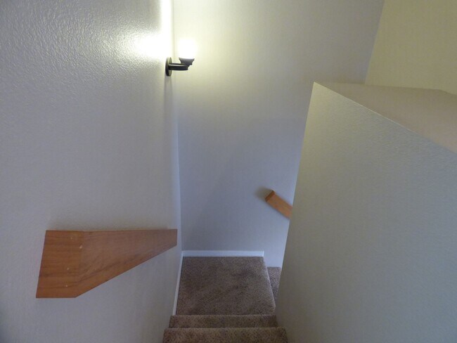 Building Photo - 805 Summer Hawk Dr