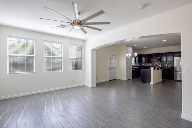 Building Photo - A MUST SEE 3BD/2.5BA SINGLE FAMILY HOME!