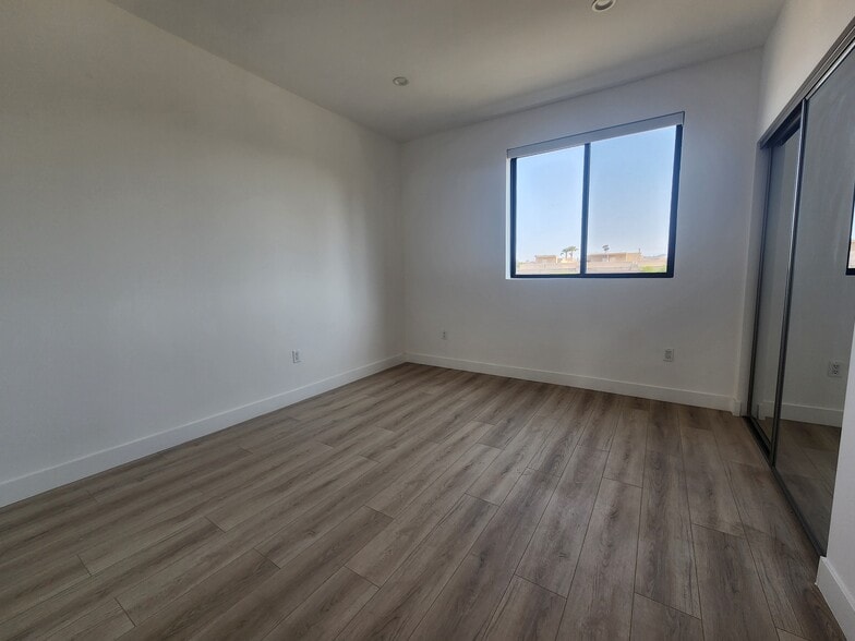 Building Photo - 6061 Fulton Ave