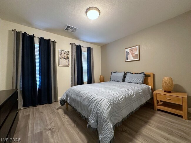 Building Photo - 8573 Silver Coast St
