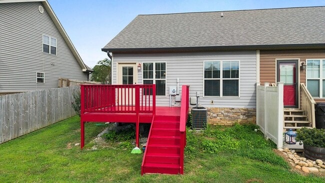 Building Photo - GORGEOUS FOURPLEX HOME - END UNIT