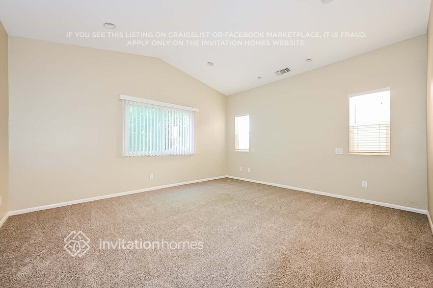 Building Photo - 20300 Vanowen St