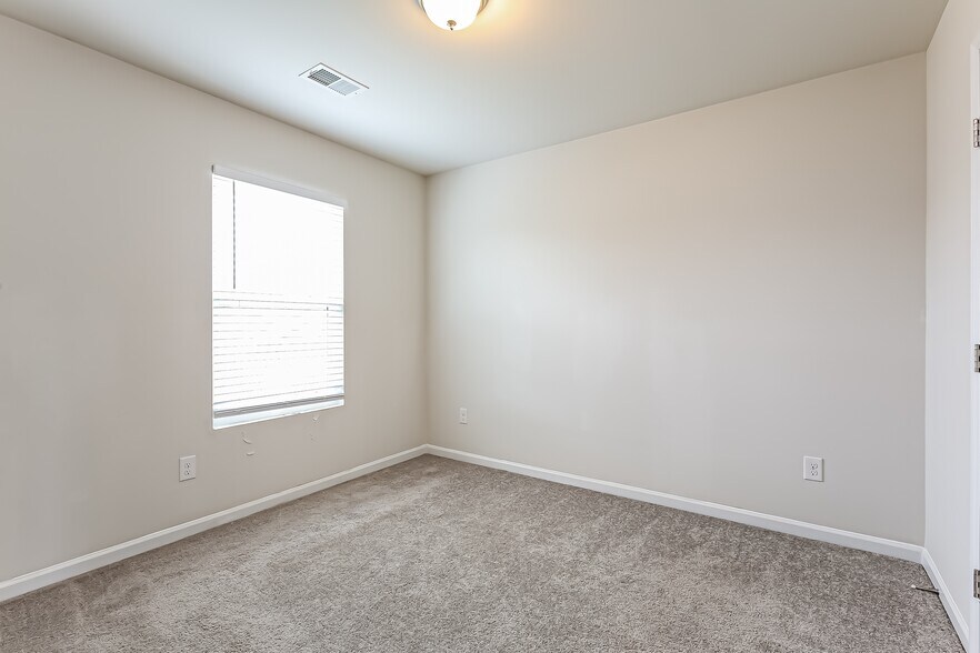 Building Photo - 518 Springtime Ln