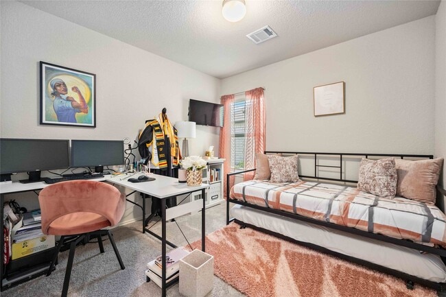 Building Photo - 10527 Meadow Saffron Dr