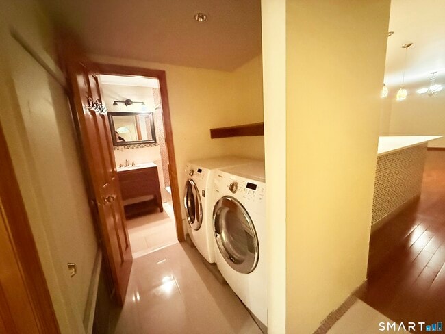 Building Photo - 7 Elm St