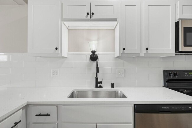 Building Photo - 1314 N Gammon Rd