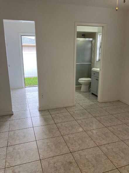 Building Photo - 5665 Nokomis Cir