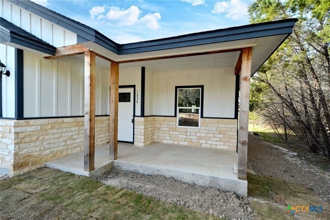 Building Photo - 1234 Clearcreek Dr