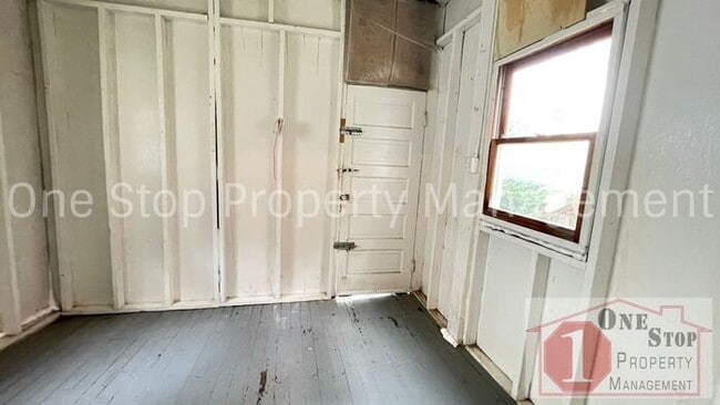 Building Photo - Gorgeous and Unique 2 Bedroom, 1 Bathroom ...