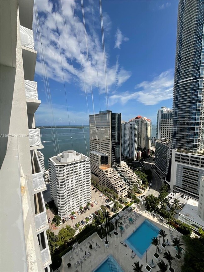 Building Photo - 950 Brickell Bay Dr