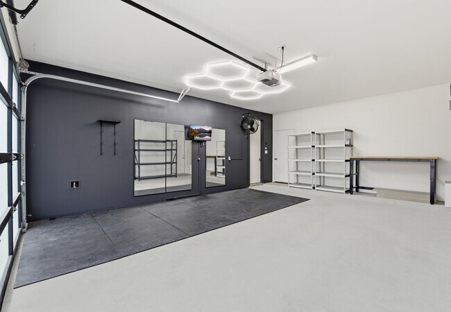 Building Photo - 1530 Primrose St