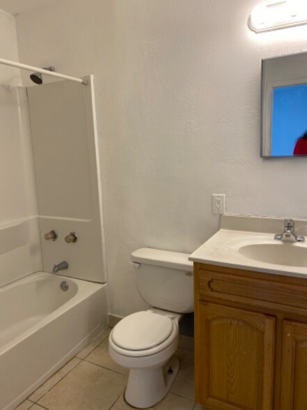 Building Photo - 4524 Howard St