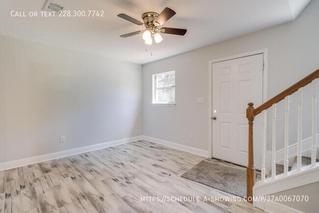 Building Photo - 233 Milray Ln