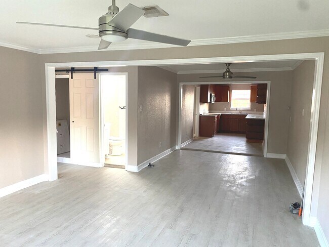 Building Photo - 5714 Southwind St