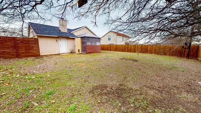 Building Photo - Adorable 3 Bedroom, 2 Bath Home with Firep...