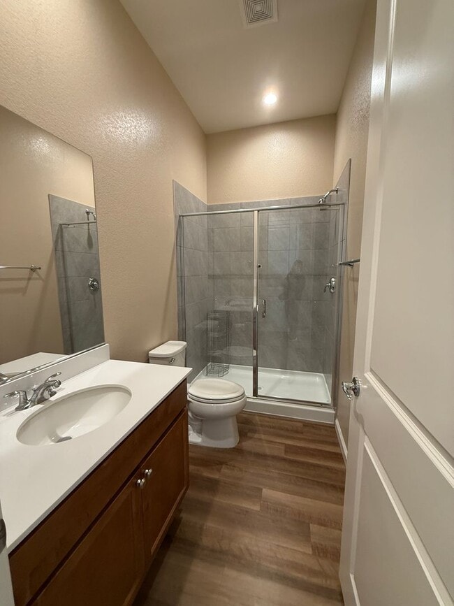 Building Photo - Experience refined living in this beautifully appointed 4-bedroom + den, 3-bath executive residence.