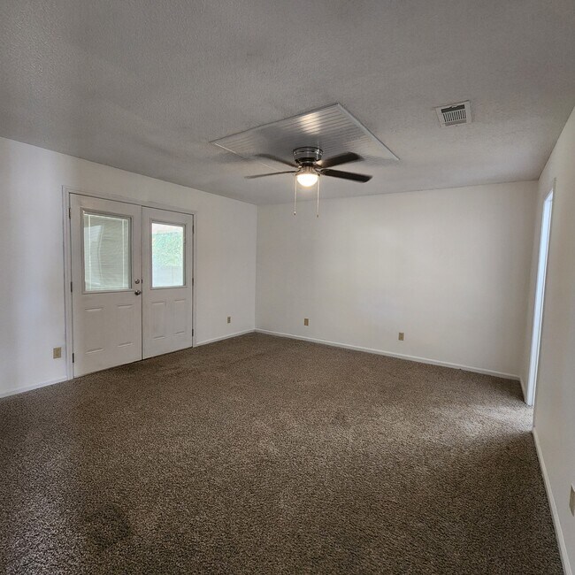 Building Photo - 130 Paloma Dr