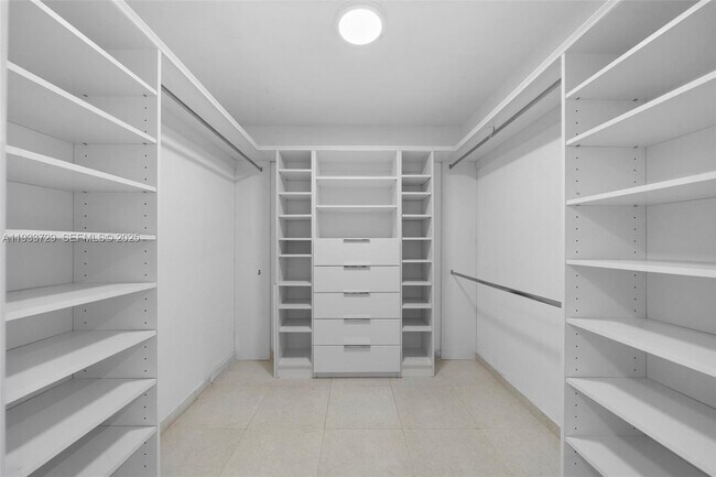 Building Photo - 4301 Collins Ave