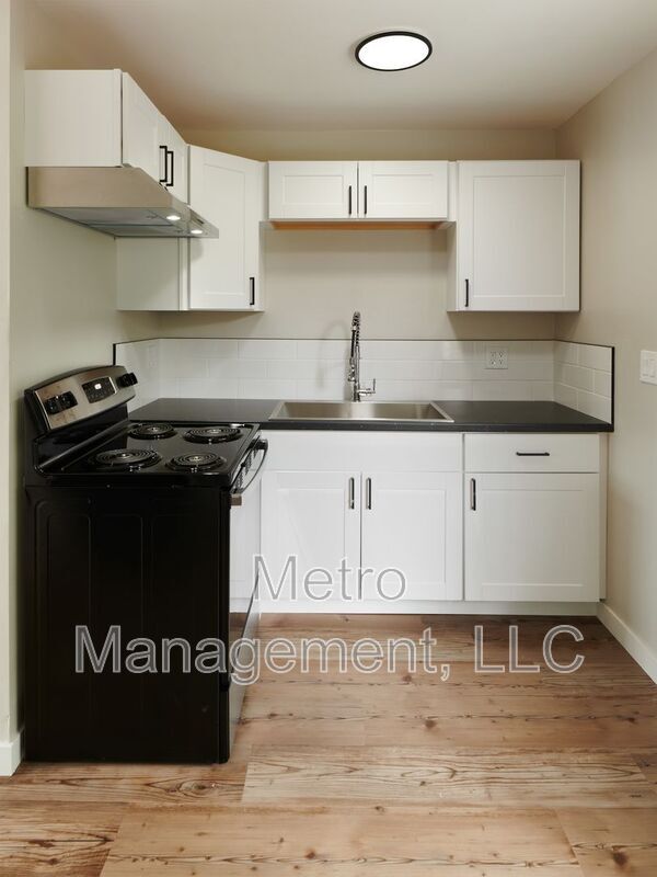 Building Photo - 8309 N Fowler Ave