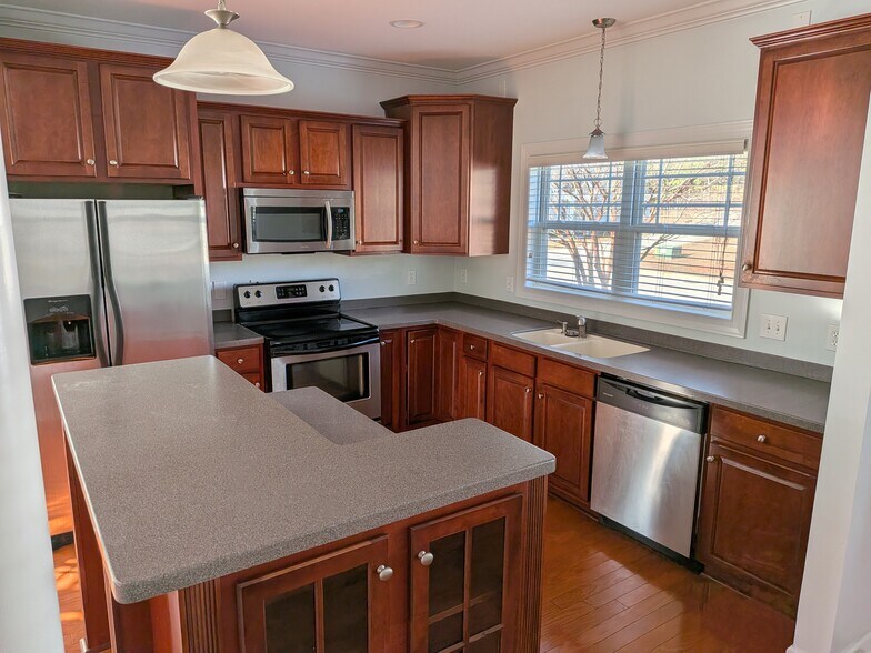 Building Photo - 927 Kensington Park Rd