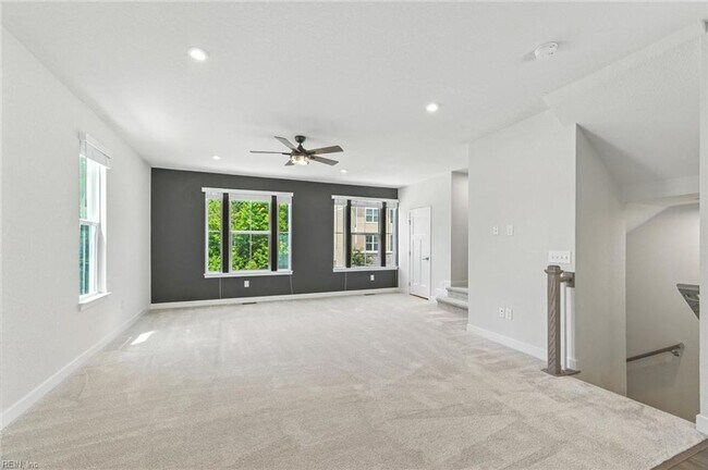 Building Photo - Newer Townhouse for lease