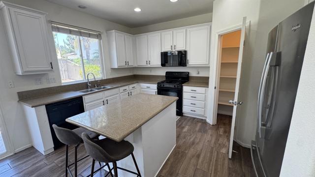 Building Photo - 973 Yosemite Dr