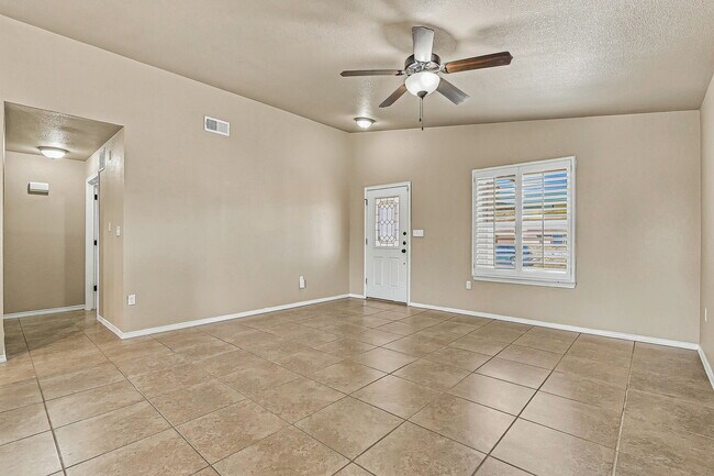 Building Photo - 14352 S Cave Ave