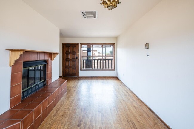 Building Photo - Classic Charm in the Heart of Downtown San...