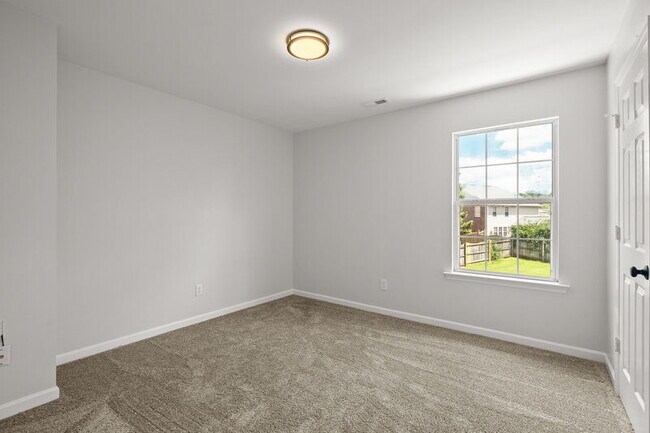 Building Photo - 142 Bremerton Dr SW