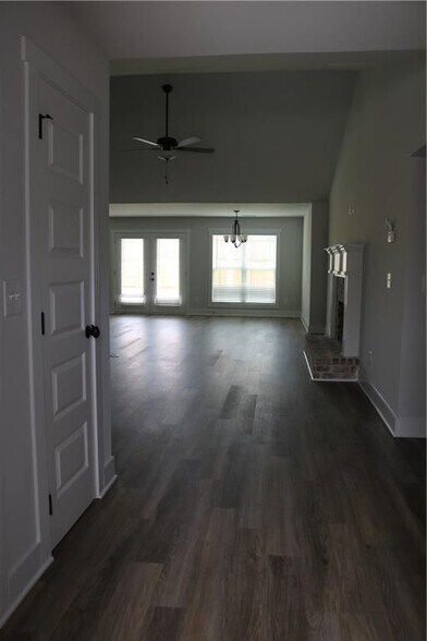 Building Photo - 242 Champions Ln