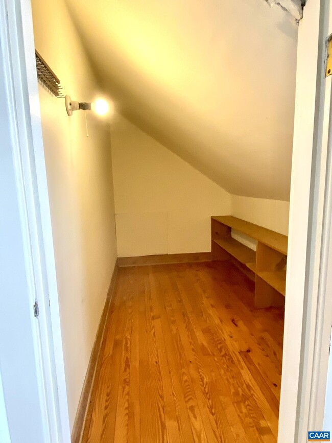 Building Photo - 119 Tanbark Dr