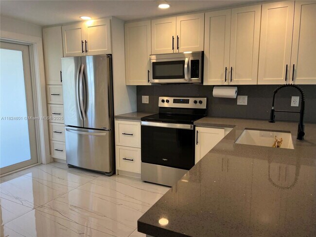 Building Photo - 3090 N Course Dr