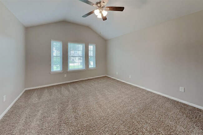 Building Photo - 2815 Fox Mountain Dr