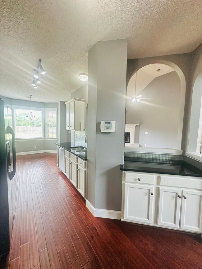 Building Photo - 709 Loudon Hill Dr