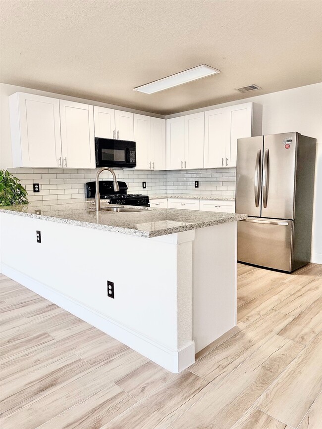 Building Photo - 16859 Blackberry Lily Ln